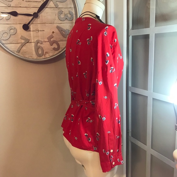 NWT Levi’s red floral viscose wrap top - Picture 11 of 16